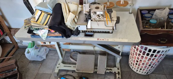 Máquina de costura Overlock