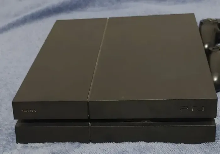 PS4 FAT 500GB, 2 CONTROLES, 6 JOGOS