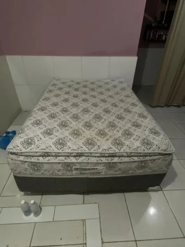 Cama Box Conjugada Casal com Mola e Pillow Top - 1 ano de uso - R$ 1.500