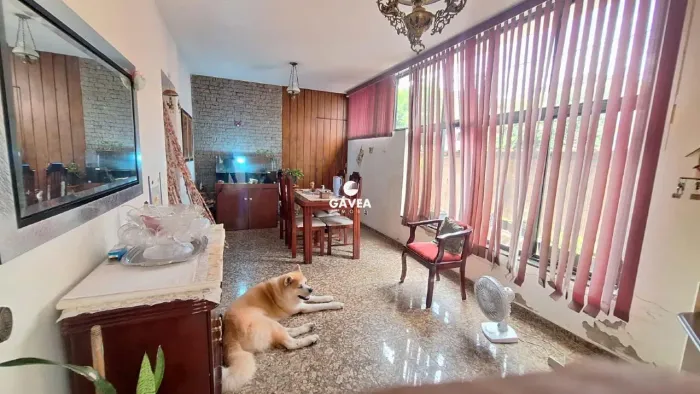 Sobrado à venda no Boqueirão em Santos.