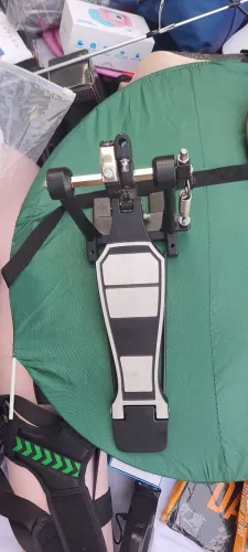 Pedal de bateria incompleto