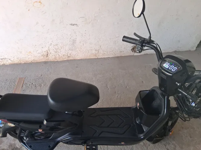 Vendo essa Scooter 5 mesas de uso interessado mim chame no zap *
