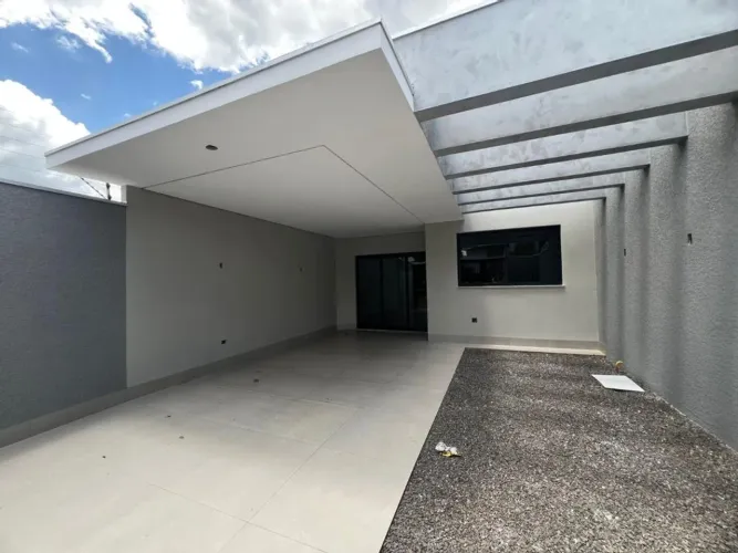 Casa à venda em Maringá, Jardim Tóquio, com 2 quartos, com 110.04 m²