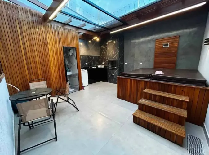 Vendo casa grande 3 quartos 3 banheiros
