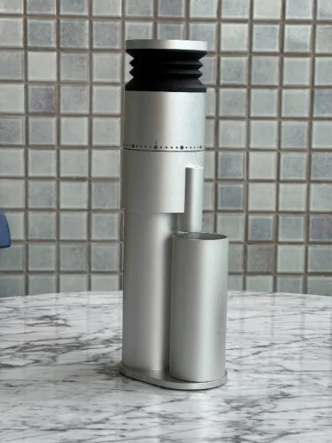 Moedor de café Lagom Mini v1 com moonshine burrs e bellow introvert