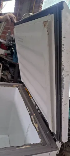 Freezer usado , não esta funcionando esta parado para quem quer consertar