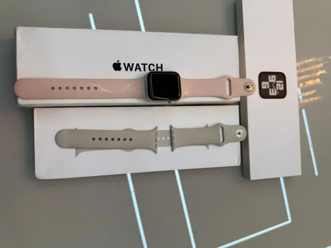 Apple Watch SE (GPS) (2ª Geração) 32GB prata
