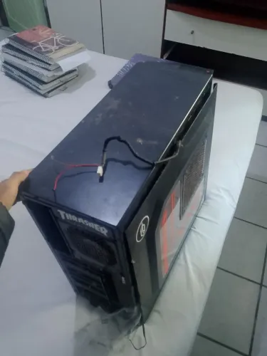 Gabinete Java em perfeito estado