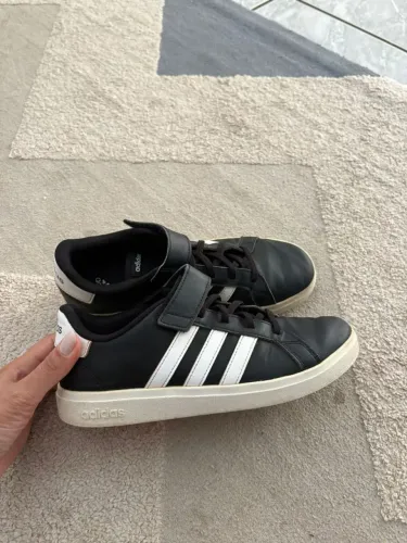 Tênis Adidas original 35