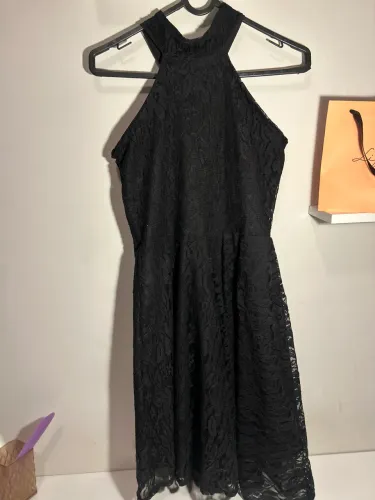 Vestido de renda preto, tamanho P