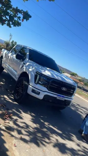 Ford F-150 Lariat Black 4X4 5.0 V8 2024