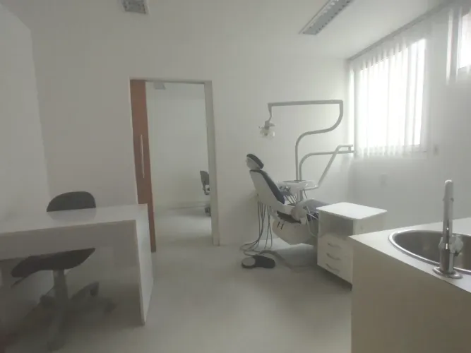 Consultório com 2 salas para dentista 32 m2 garagem no Tiuca Office center!