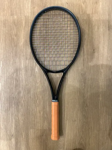 Raquete de Tênis Wilson RF 01 PRO (seminova)