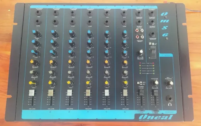 Mesa de Som Oneal OMX6 6 Canais