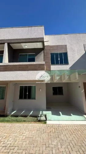 Sobrado em condomínio fechado, semimobiliado, com 3 quartos, 1 vaga de garagem, no bairro