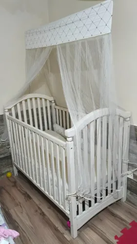 BERÇO DE MADEIRA BRANCO COM COLCHÃO IMPERMEÁVEL - CONFORTO E SEGURANÇA