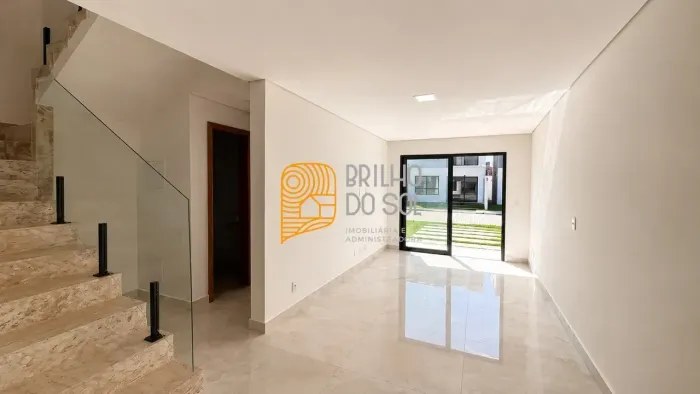 Duplex com 3 Quartos, 2 Suítes, Ampla Área Privativa e Excelente Iluminação Natural