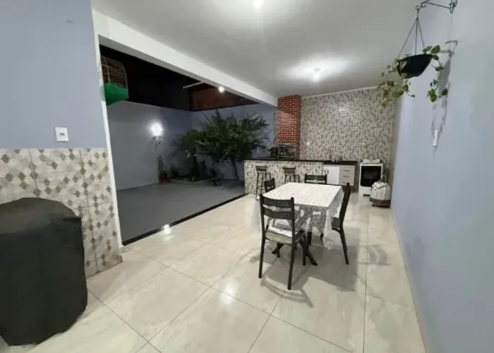 VENDO CASA NO CENTRO DE LINHARES ES