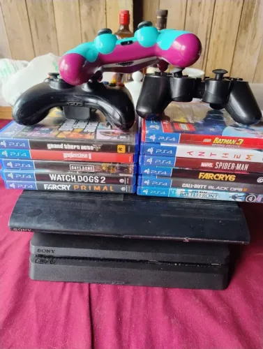 vendo games ps4 desligou e não ligou mais ps3 funciona mais não liga a imagem e 12 jogos 
