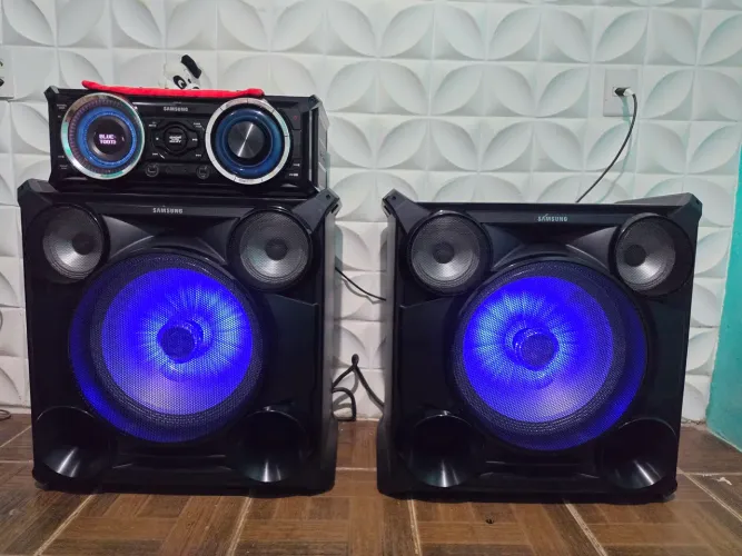 Vendo som Samsung de 2.400wts rms de potência estado de novo com Bluetooth falante de 15pl