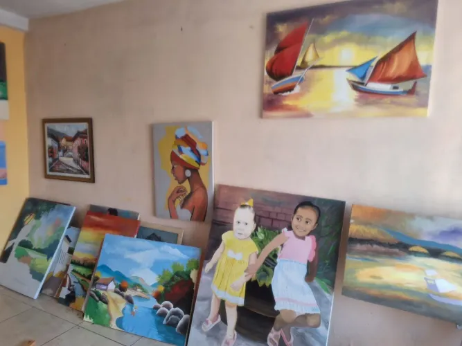 Quadros lindos e profissionais ou caricaturas