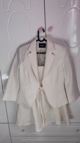 Conjunto Blazer e Saia Bege Alfaiataria