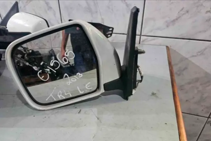 Retrovisor esquerdo Pajero Tr4 2009 a 2013 branco original
