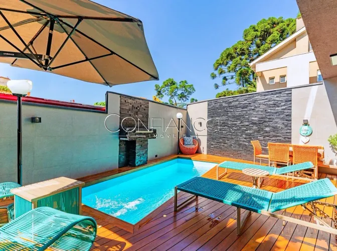 Casa com piscina em condominio para alugar no Santa Cândida, Curitiba - PR | Confiancce Im