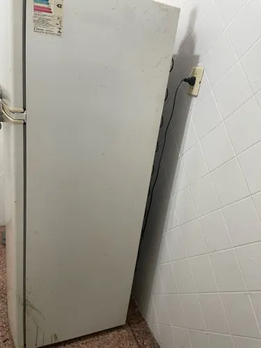 Vendo geladeira por 750
