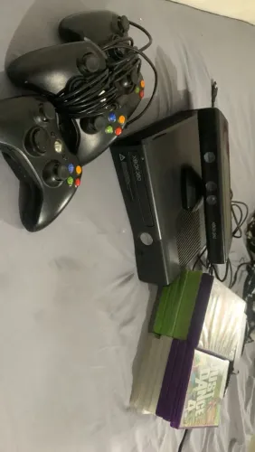 Vendo Xbox 360 E