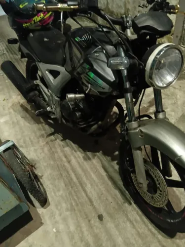 Vendo cbx twister 250cc 2008 com uns 3400$ de documento aceito carão
