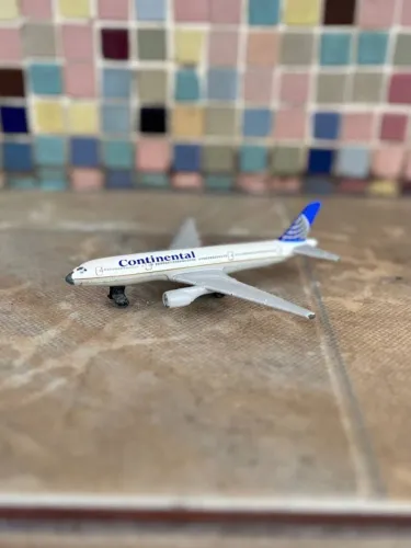 Miniatura Avião Continental Airlines - Diecast Colecionável | Mattel/Matchbox