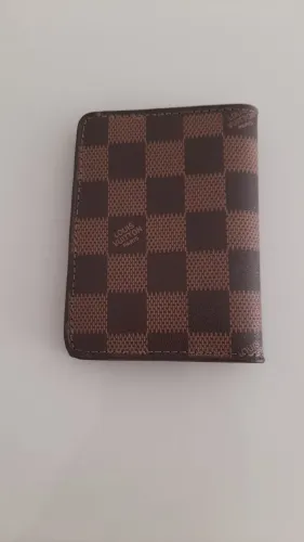 Carteira Louis Vuitton de couro R$ 100,00