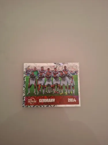 Vendo figurinha FWC 18.