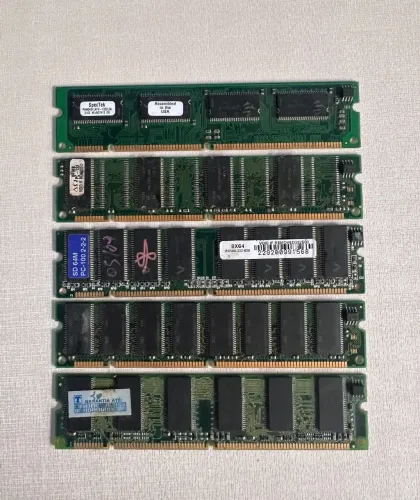 Lote 18 Memórias RAM SDRAM DIMM PC100 PC133 (512MB, 256MB, 128MB, 64MB) - No Estado