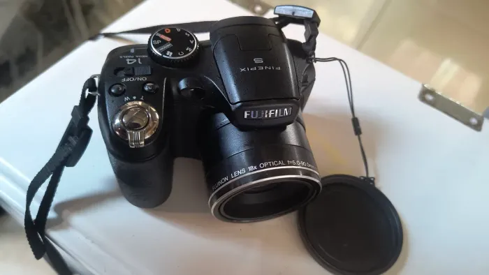 Camera Fujifilm 14 megapixels finepix s