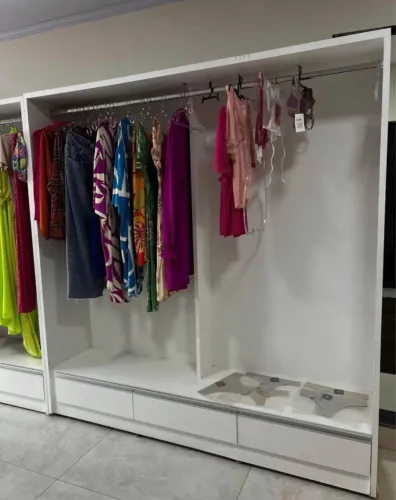 Vendo loja de roupa completa