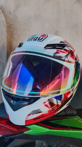 Vendo capacete AGV super conservado