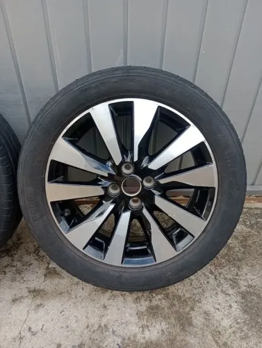 Roda liga leve aro 17 nissan com pneu