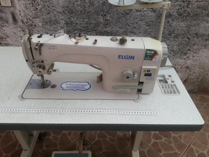 Máquina de costura reta industrial com direct drive