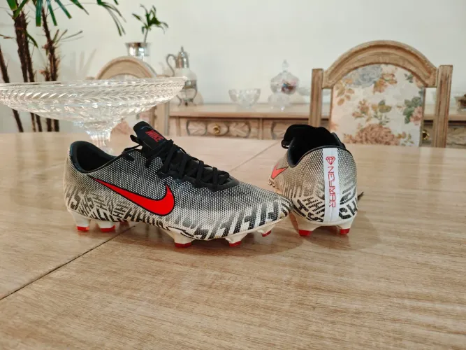 Chuteira Nike Mercurial Neymar Vapor 12 Academy Neymar Jr Campo Nº 42,5