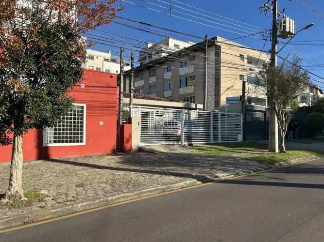 Casa comercial para locação no Água Verde. Pronto para escritórios ou clínicas.