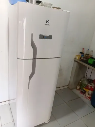 Vende-se essa geladeira em ótimo estado de conservação 