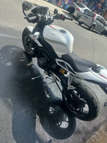 VENDO TRIUMPH STREET TRIPLE RS