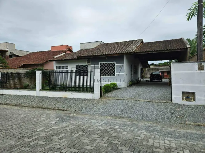 Casa com suíte + 1 dormitório no bairro Escolinha em Guaramirim