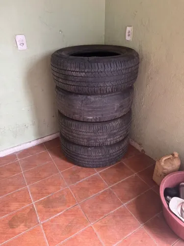 Pneu de Hilux aro 275/60 R 18