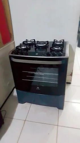Fogão Electrolux automático tampa de vidro mais grossa e forte q os demais fogões n quebra