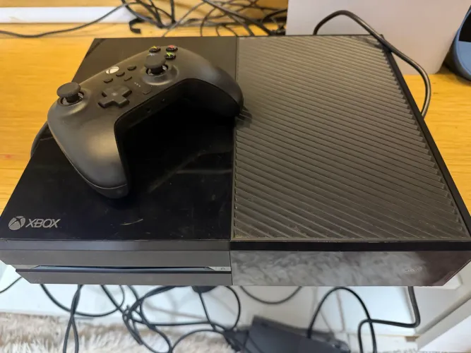 Xbox one 1tb + 1 controle