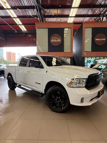 Ram Classic Laramie Night Edition 5.7 V8 16V Gasolina 4X4 Aut. 2023