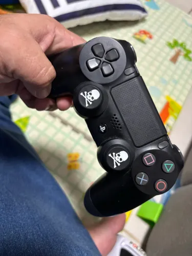 Vendo controle de PS4 semi novo